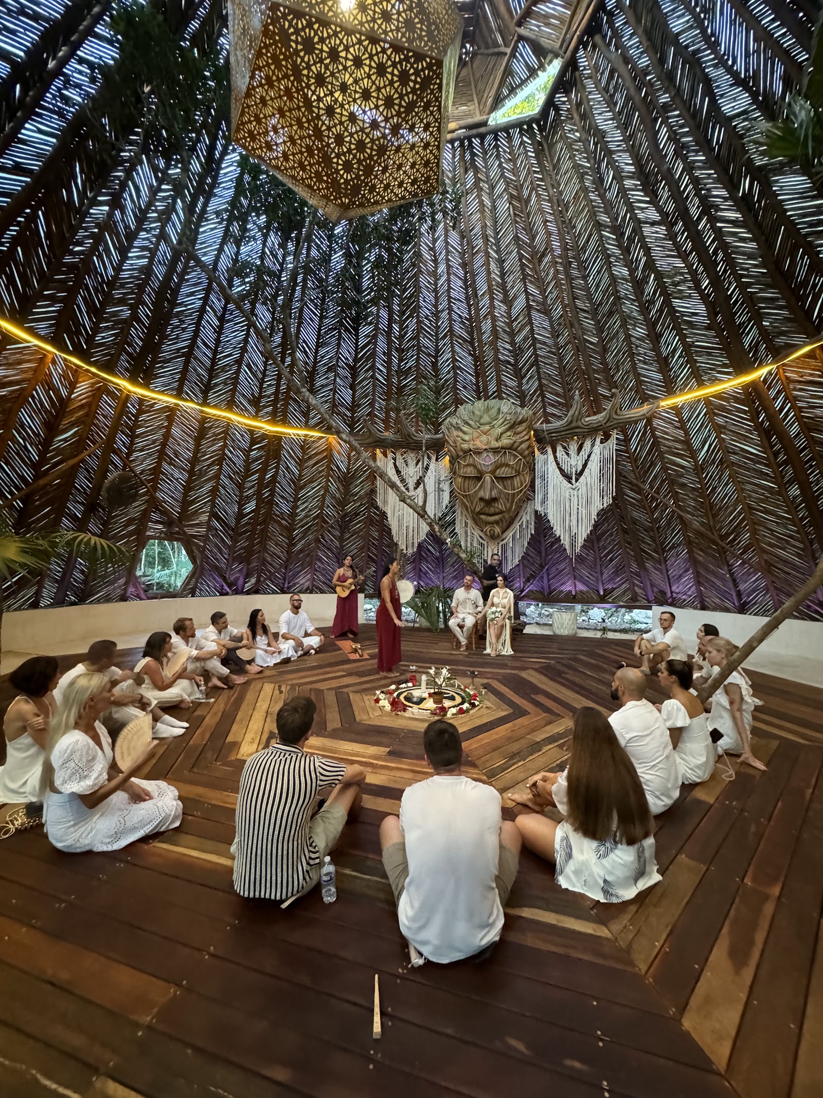 SOTA Conceptual Human Space — imagen 4