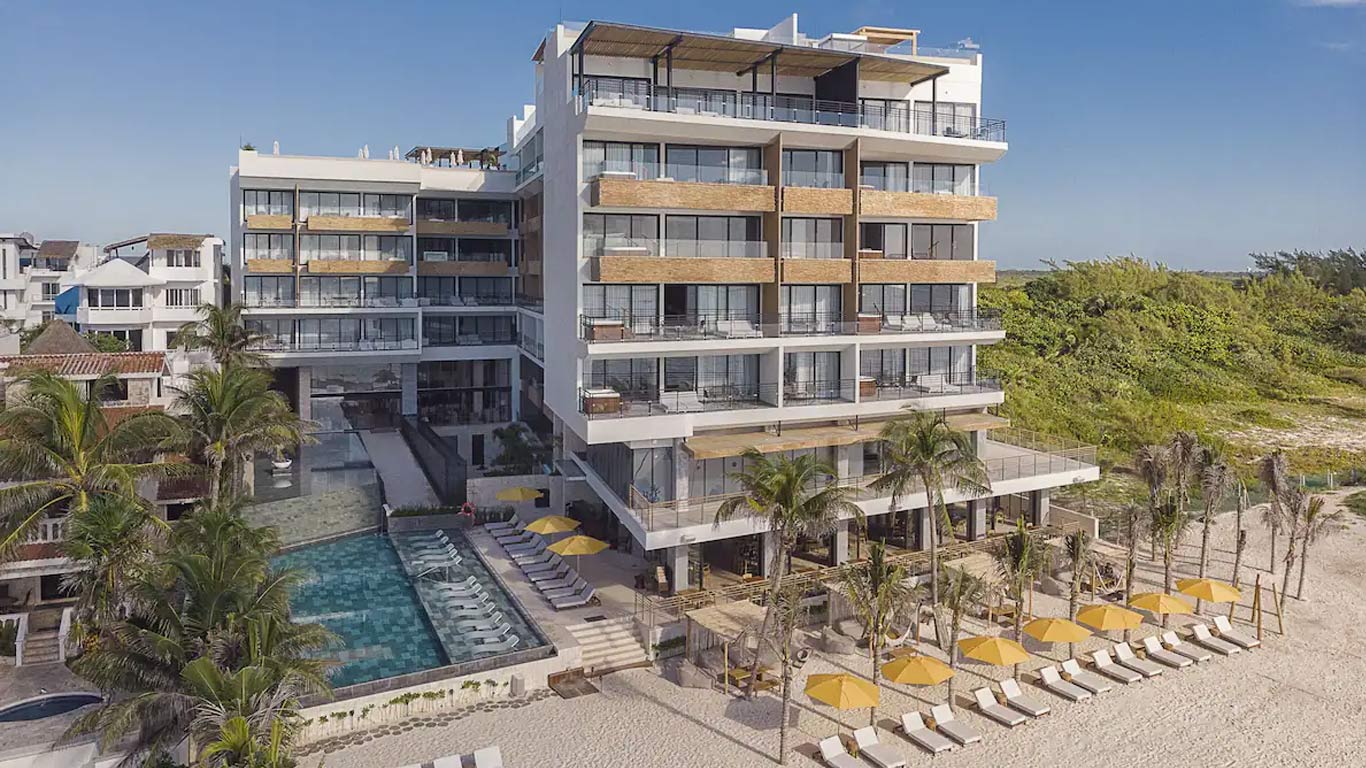 The Fives Oceanfront Puerto Morelos